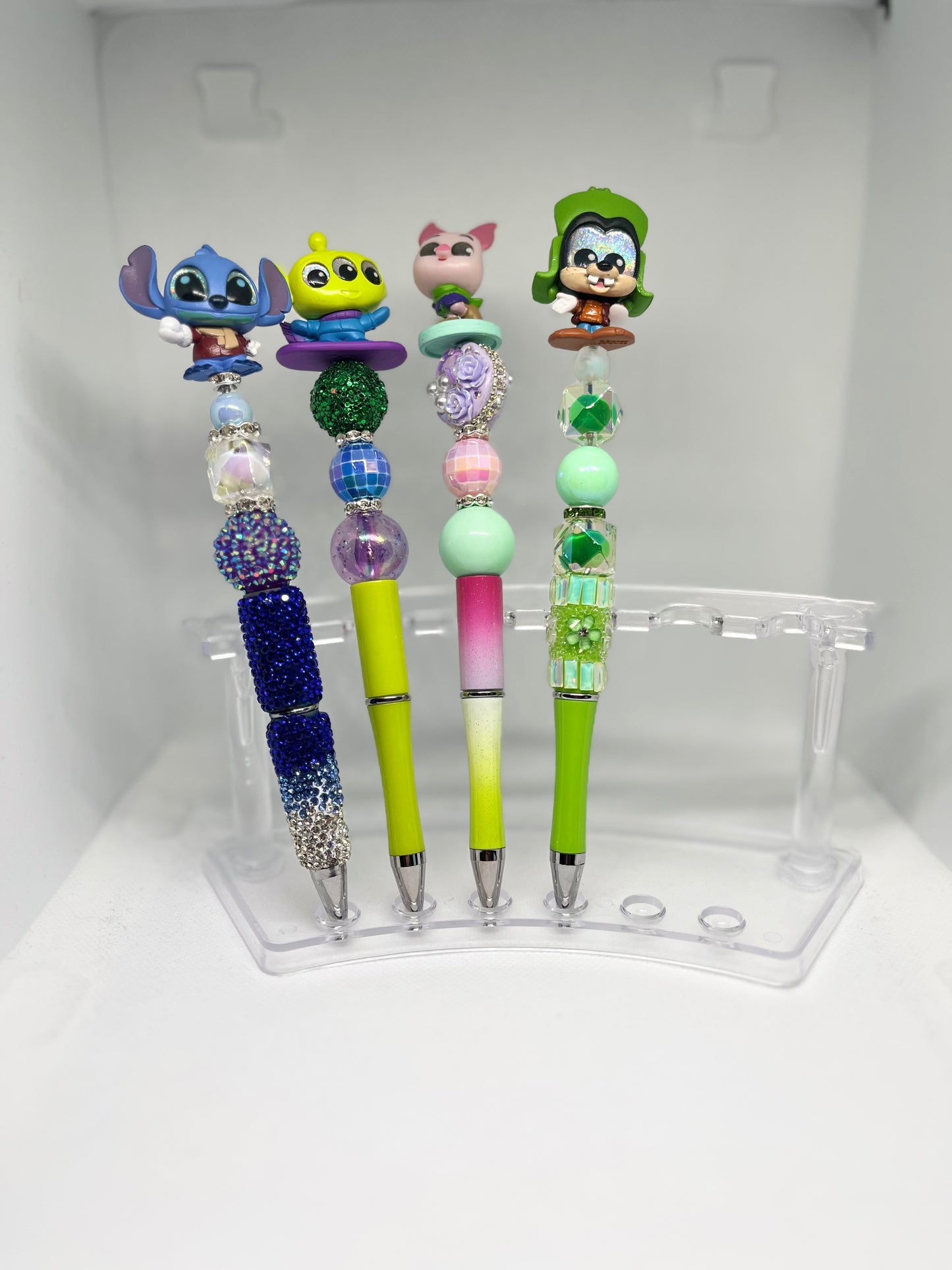 Snowy Getaway Doorables Beaded Pens